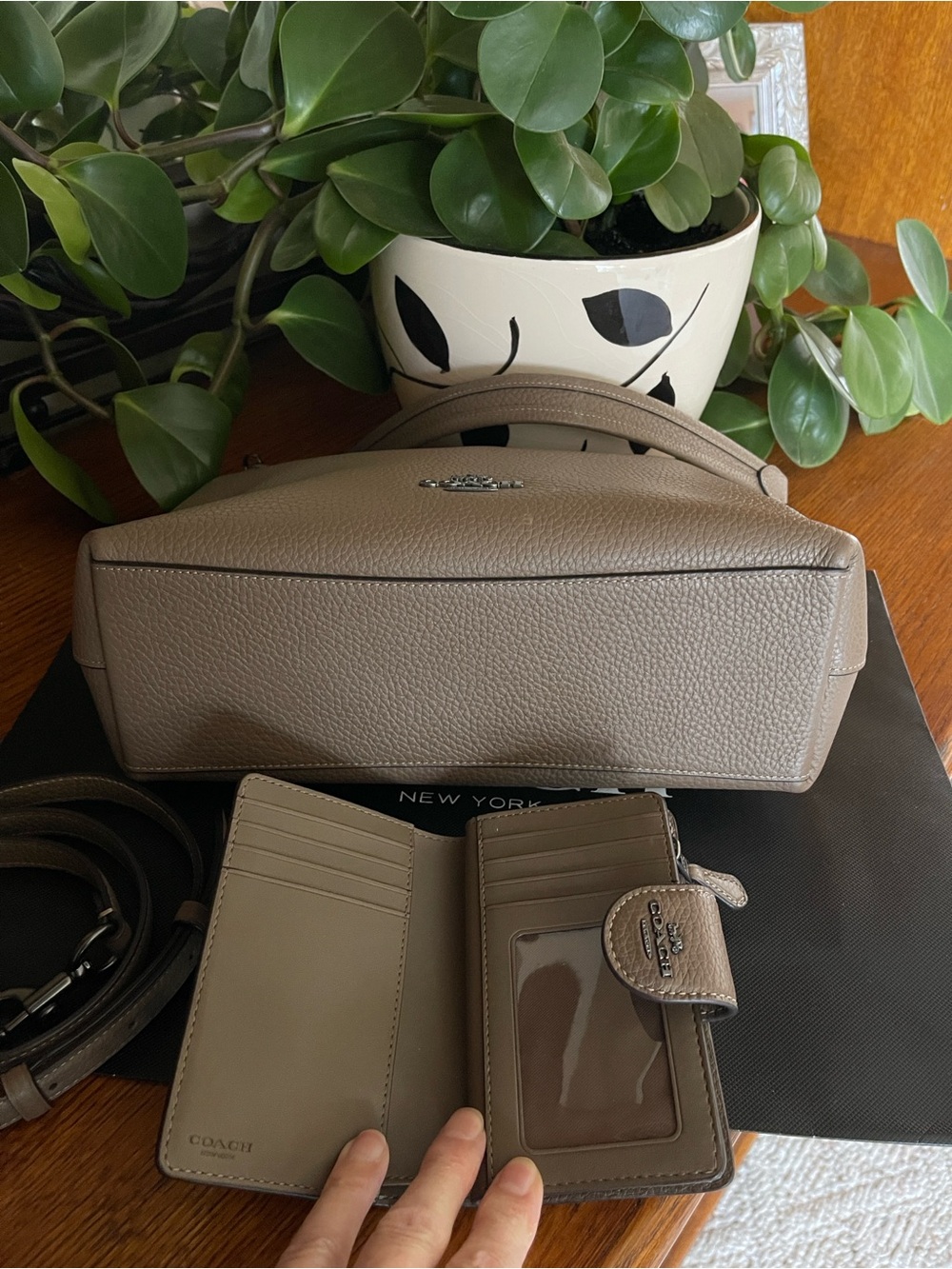 Coach Laurel Shoulder Bag with Matching Wallet - Picture 5 of 11